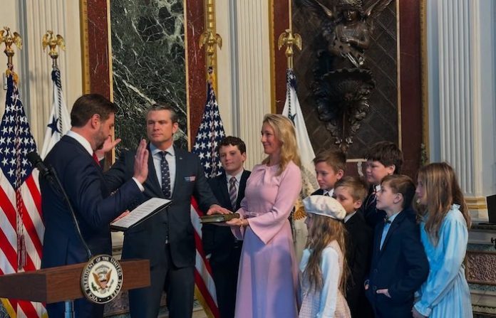 El Senado de EU confirma a Pete Hegseth como jefe del Pentágono
