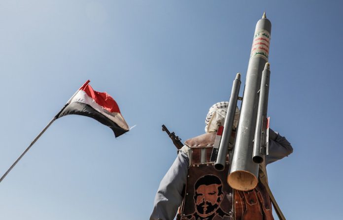 Los hutíes prometen represalias contra EU por su designación como terroristas