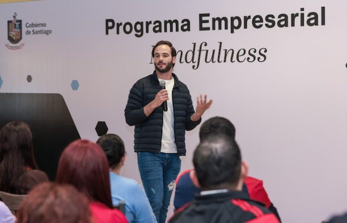 Santiago impulsa bienestar laboral con programa de Mindfulness