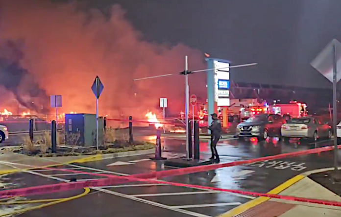 Videos: Seis personas a bordo de aeronave que se estrelló en Filadelfia eran mexicanas