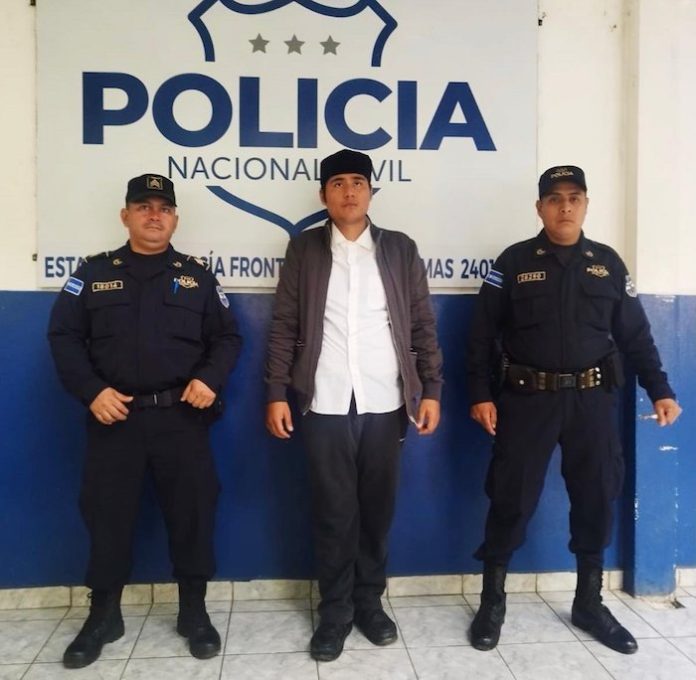 El Salvador confirma arresto de líder de secta judía acusado en Guatemala de pederastía