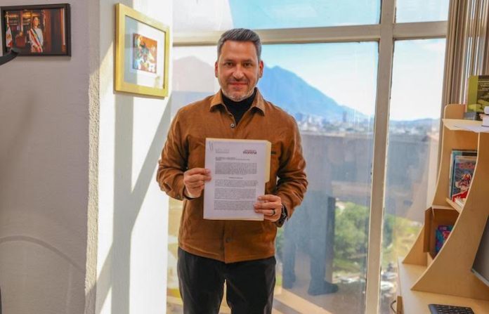 Tomás Montoya impulsa estacionamientos exclusivos gratuitos para adultos mayores en Nuevo León