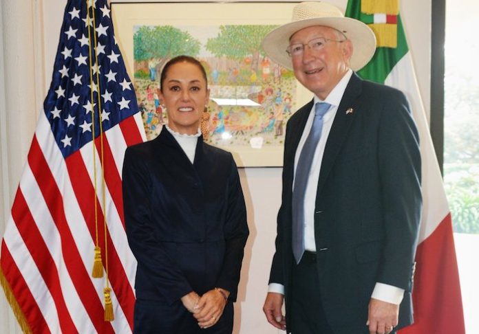 Presidenta mexicana reconoce “desencuentros” con embajador saliente de EU