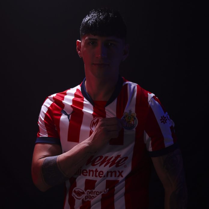 ¡Oficial! Alan Pulido regresa a Chivas para el Clausura 2025