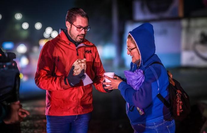 David de la Peña muestra solidaridad con Santiago ante las bajas temperaturas