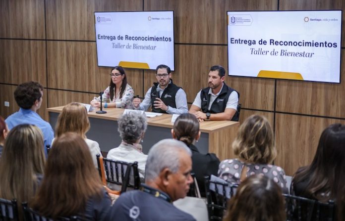 Impulsan bienestar emocional en servidores públicos para mejorar atención ciudadana en Santiago