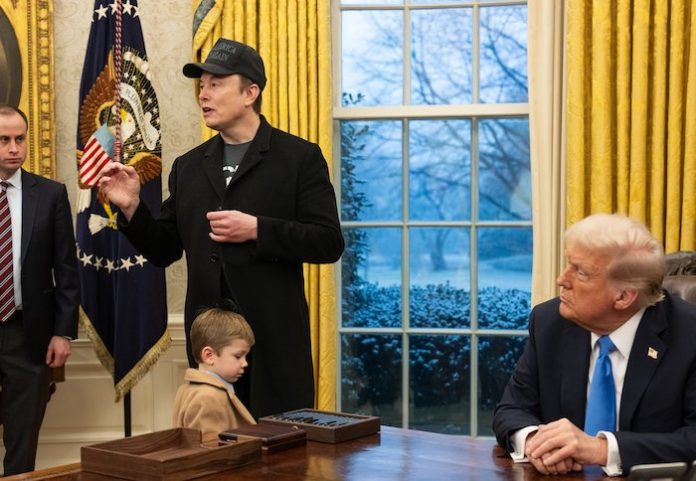 Elon Musk advierte que EU podría caer “en bancarrota”