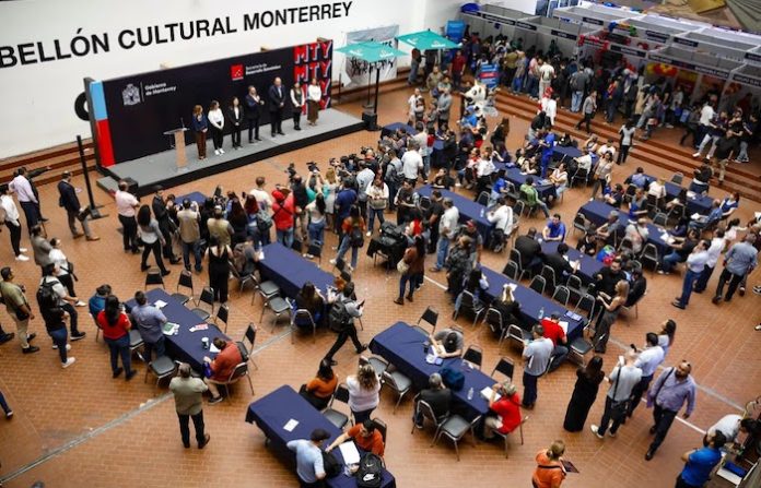 Más de 2,500 personas buscan empleo en la primera Feria del Empleo Monterrey 2025