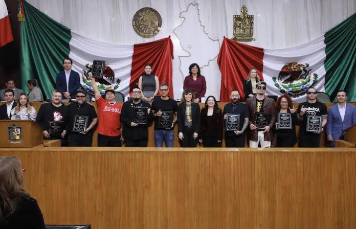 Congreso de NL rinde homenaje a Avanzada Regia por 30 años de trayectoria musical