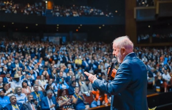 Lula reitera su intención de explotar petróleo a 500 km del delta del Amazonas