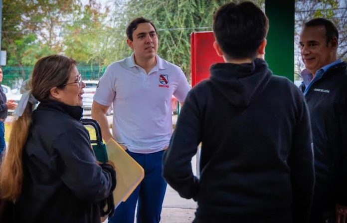 Apodaca amplía becas y beneficia a 10 mil estudiantes