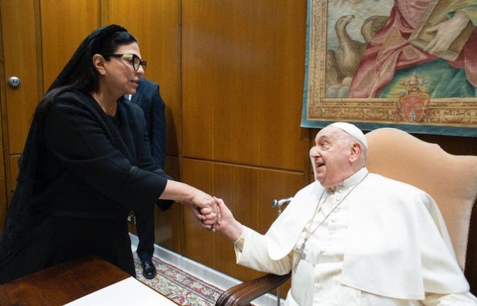 Presidenta de la Comisión de Asuntos Migratorios, Marcela Guerra, se reúne con el Papa Francisco