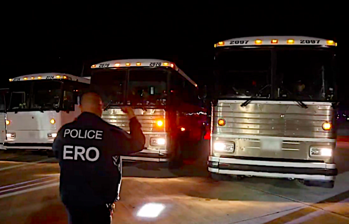 Mexicanos deportados por EU pueden contribuir “al aumento de la productividad” nacional