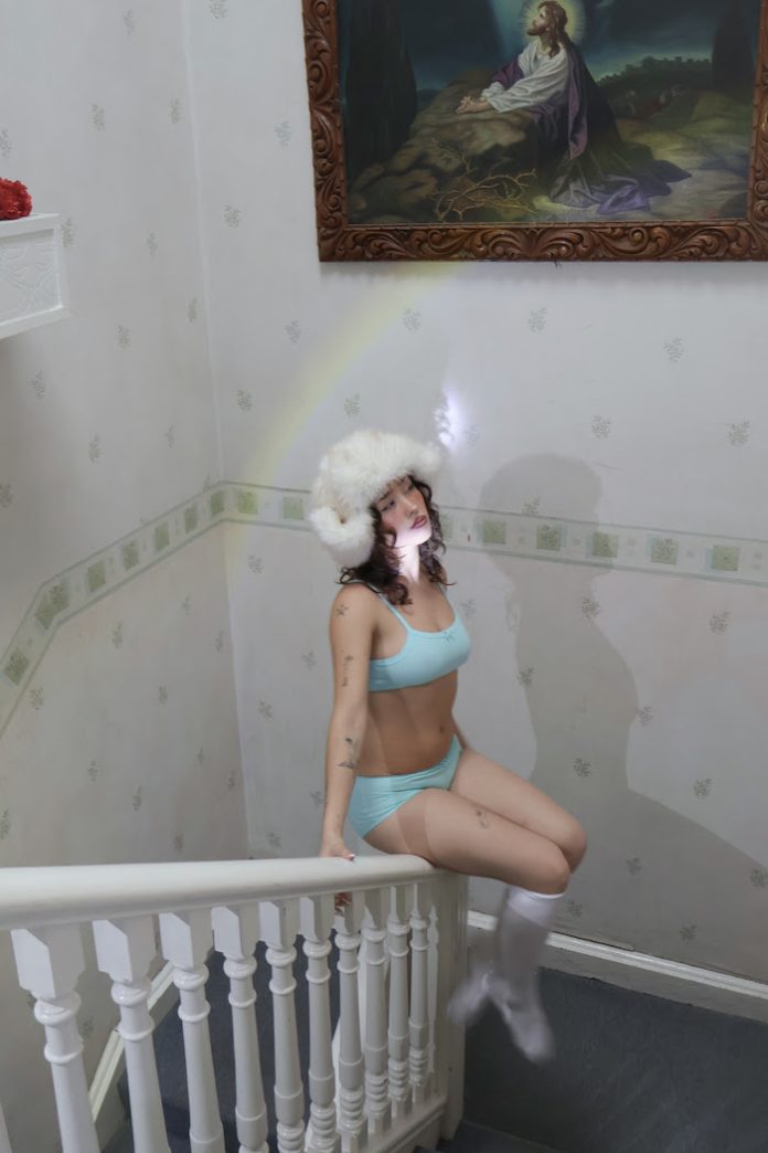 Miranda Santizo presenta “SAMPLE” para lxs que se quedaron con la hoodie de su ex