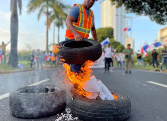 Protestas de Panamá por tercer día en contra visita de secretario de Estado de EU