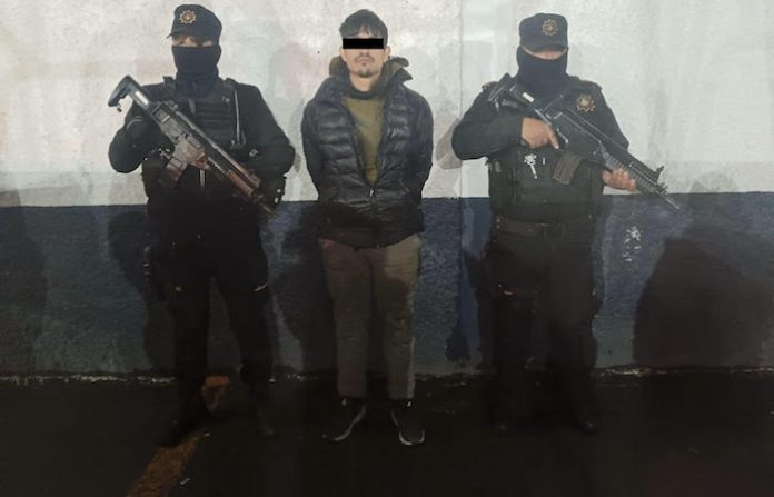 Detienen a dos presuntos asaltantes tras intensa persecución en Monterrey