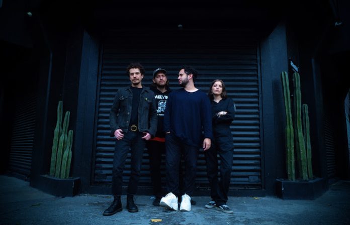 Llega Fuego, Guíame: el nuevo álbum de Vaya Futuro