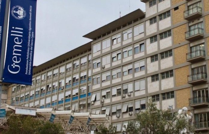 La salud del papa Francisco sigue en vilo: le detectan una insuficiencia renal leve