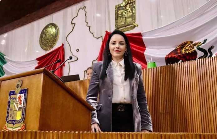 Brenda Velázquez impulsa iniciativa para eliminar anotaciones marginales en actas de nacimiento