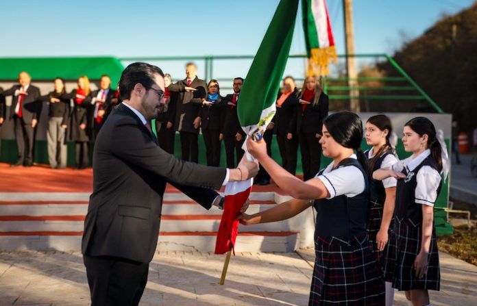 David de la Peña destaca el valor histórico de la Bandera de México en ceremonia cívica
