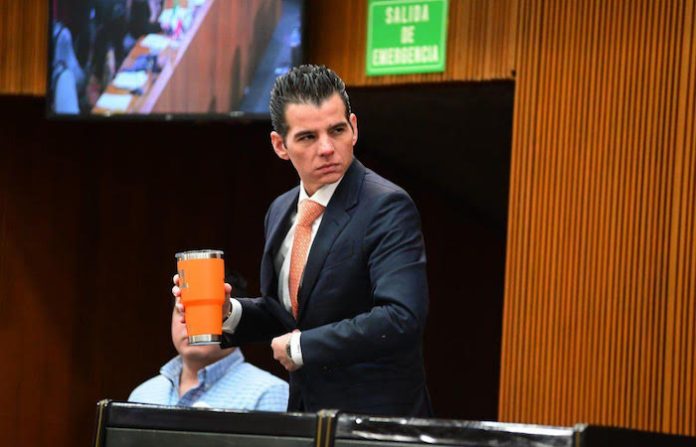 Apoya Miguel Ángel Flores regulación de comida chatarra en escuelas con reservas