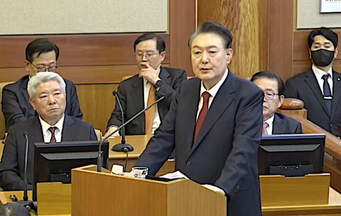 Presidente de Corea del Sur pide disculpas ante el tribunal por imponer la ley marcial