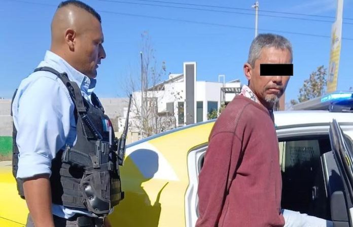 Detienen a hombre por presunto abuso sexual a menor en camión urbano de Monterrey
