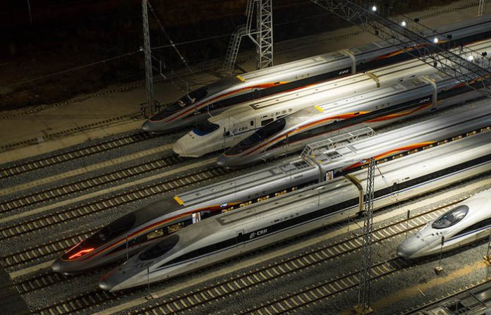 China ensaya el tren bala CR450 que alcanza velocidades de hasta 450 km/h