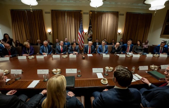 EU no detendrá aranceles contra México y Canadá: solo los pospondrá un mes más