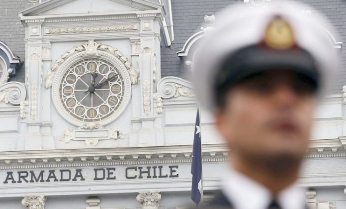 Encapuchados asaltan recinto de la Armada de Chile y roban armamento