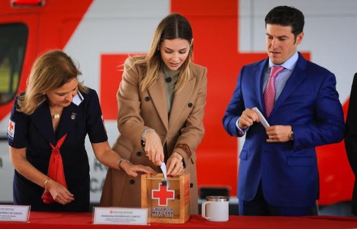 Samuel y Mariana encabezan el inicio de la Colecta Nacional de la Cruz Roja 2025