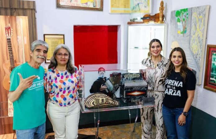 Diputada Lorena de la Garza honra el legado de Celso Piña con donación al museo en su honor