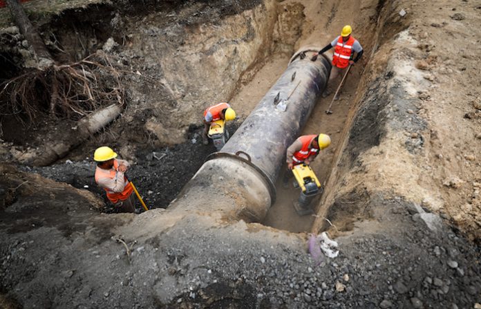 Servicios de Agua y Drenaje de Monterrey restablece suministro en el 90% de colonias afectadas por falla en tubería