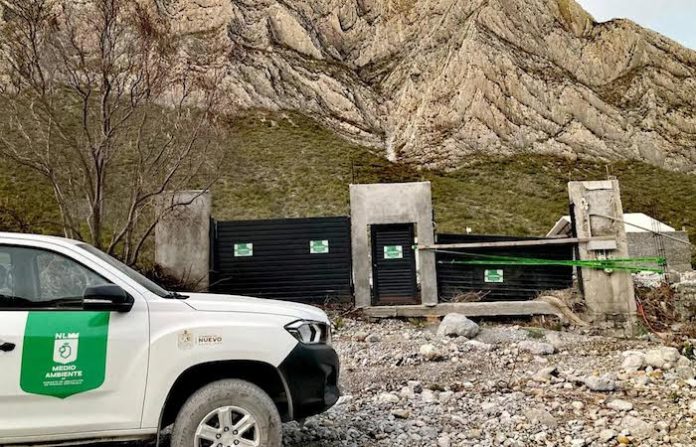 Clausuran construcción irregular en La Huasteca por falta de permisos