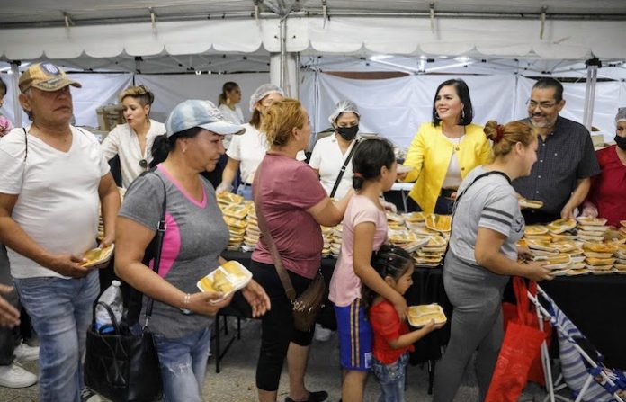 Cientos disfrutan de la ‘Regia Tamaliza’ en Monterrey