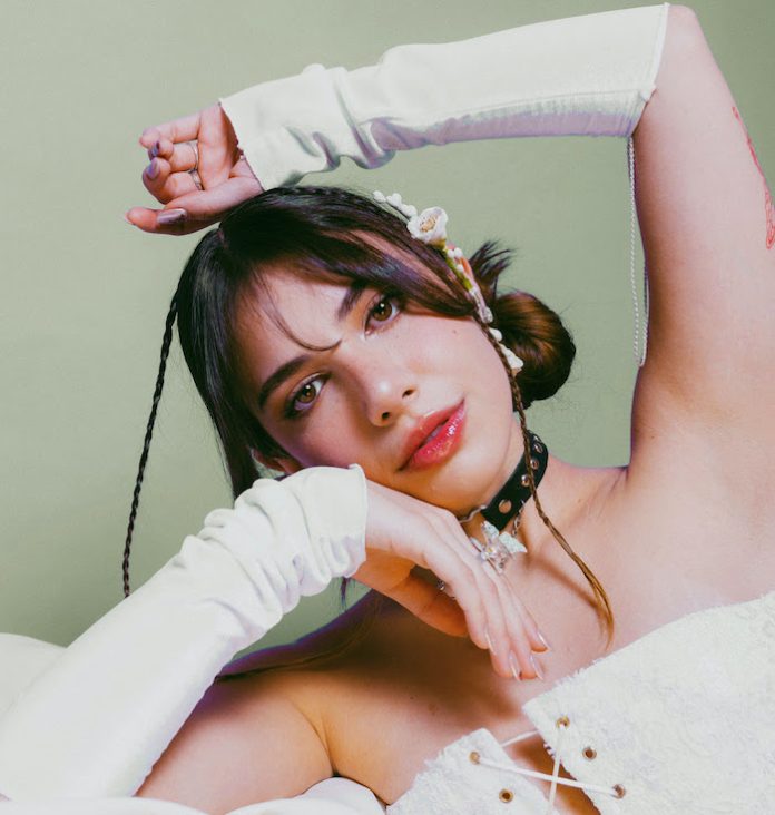 Miloh presenta su álbum debut ROMCOM con vibes de power pop Mexa