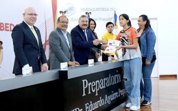 Escobedo impulsa la educación con el programa “Beca Mi Prepa”
