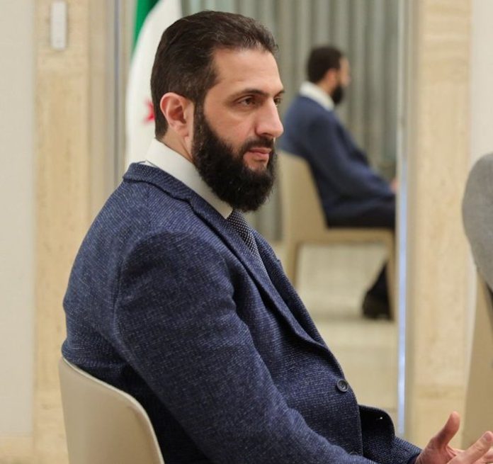 Macron invita al líder interino de Siria a Francia, según la administración siria