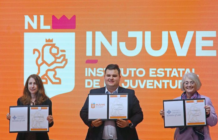 Estampa INJUVE firma histórica de Memorándum de Entendimiento con St. Mary’s University