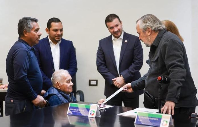 San Pedro Garza García entrega escrituras a familias del poniente