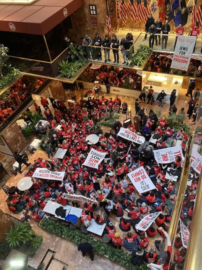 Policía de Nueva York detiene a decenas de judíos propalestinos en lobby de Torre Trump