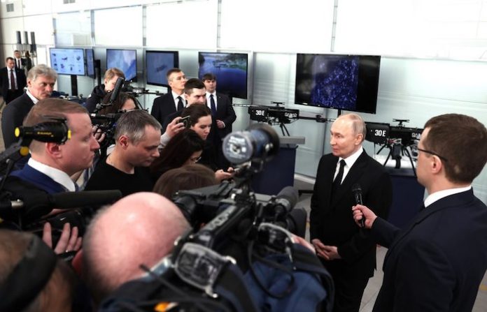 Putin asegura que se les garantizará la vida a los militares ucranianos, si deponen las armas