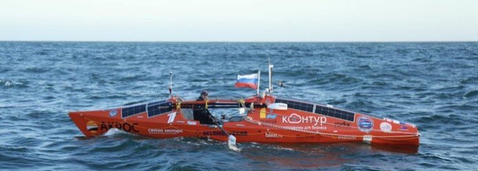 El ruso Fiódor Kóniujov evacuado a un granelero al terminar su viaje por el océano Austral