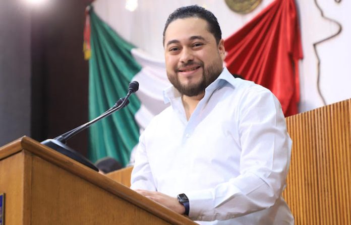 Exige diputado investigar red familiar en gobierno de Santa Catarina