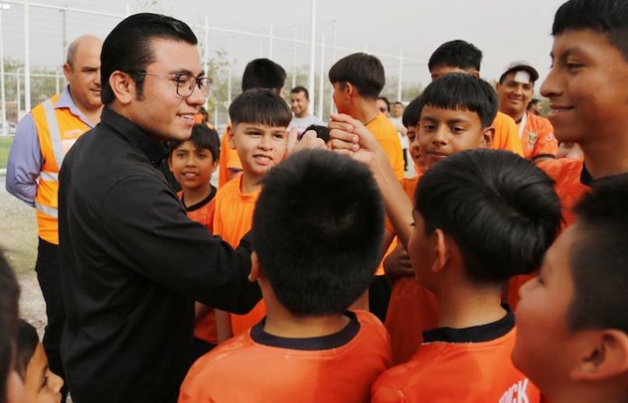 Félix Arratia inaugura cancha deportiva en colonia Las Lomas con inversión de 2.5 mdp