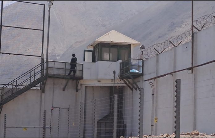 Contraloría chilena detecta graves deficiencias en control de uso de celulares en cárceles