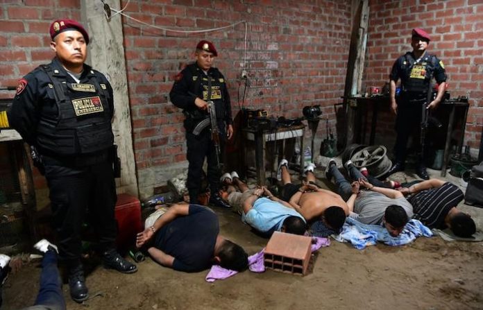 Policía peruana desarticula 44 bandas criminales y detiene a más de 1.000 personas