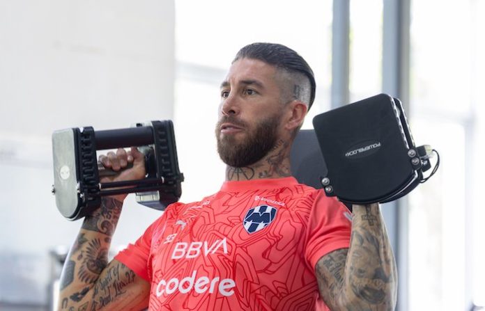 Sergio Ramos recibe sanción de un partido tras expulsión contra Pumas