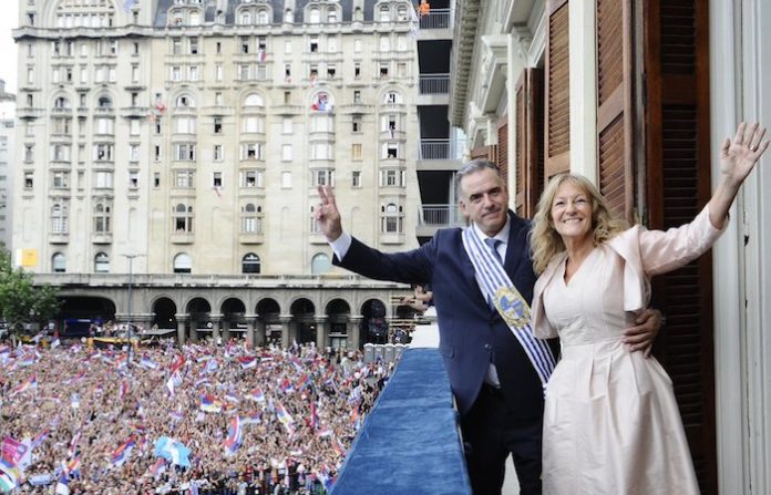 Yamandú Orsi jura como nuevo presidente de Uruguay