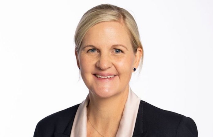 La zimbabuense Kirsty Coventry es elegida nueva jefa del COI